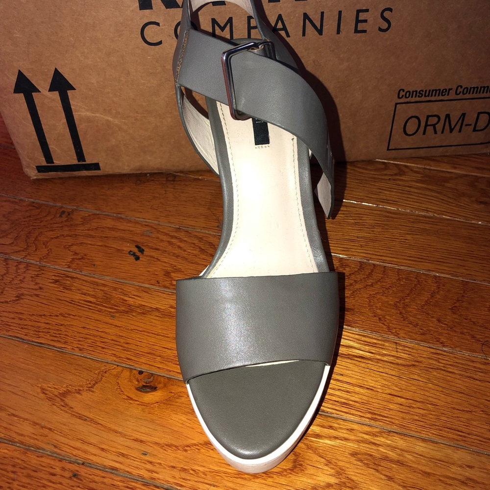 Platform heels - Picture 2 of 3